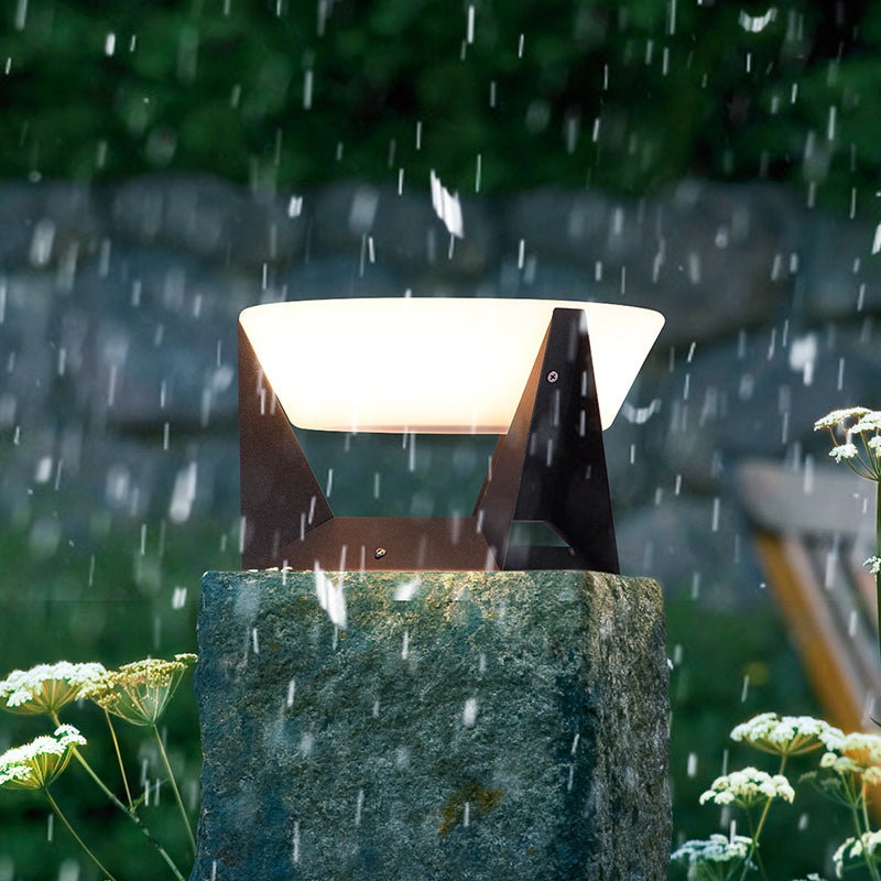 Luce solare da giardino a LED per esterni con struttura in ferro