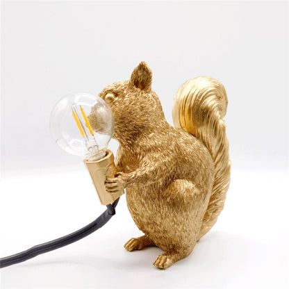 Tischlampe Eichhörnchen Harz LED Tierlicht