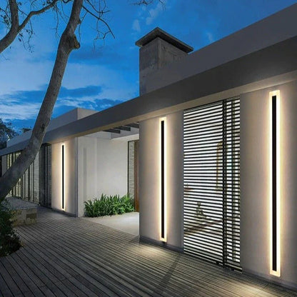 Outdoor LED Wall Light in Minimalist Black