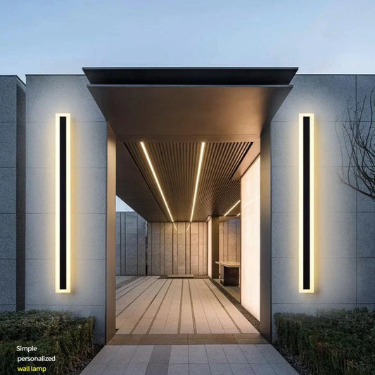 Outdoor LED Wall Light in Minimalist Black