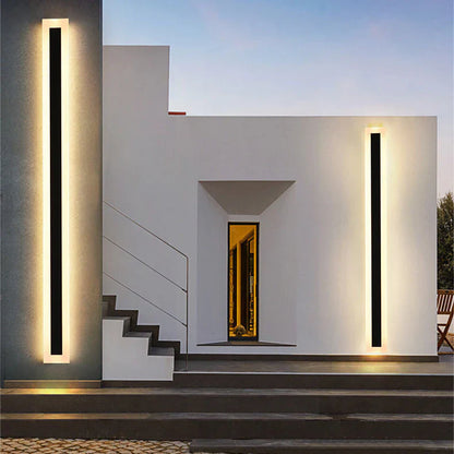 Outdoor LED Wall Light in Minimalist Black