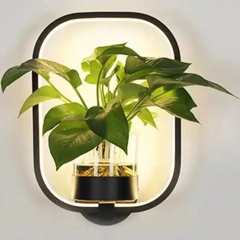 Wandleuchte mit Glas-Pflanzenhalter