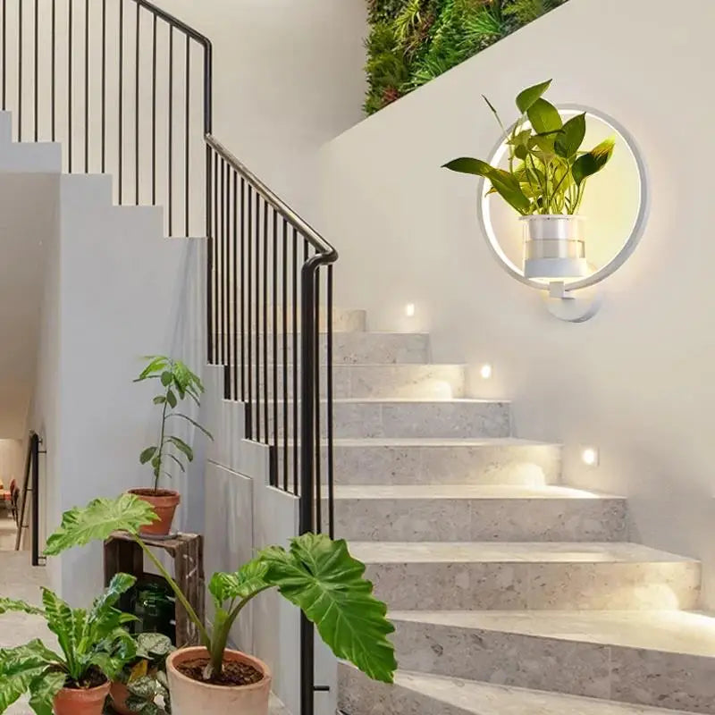 Lámpara de pared con macetero de cristal