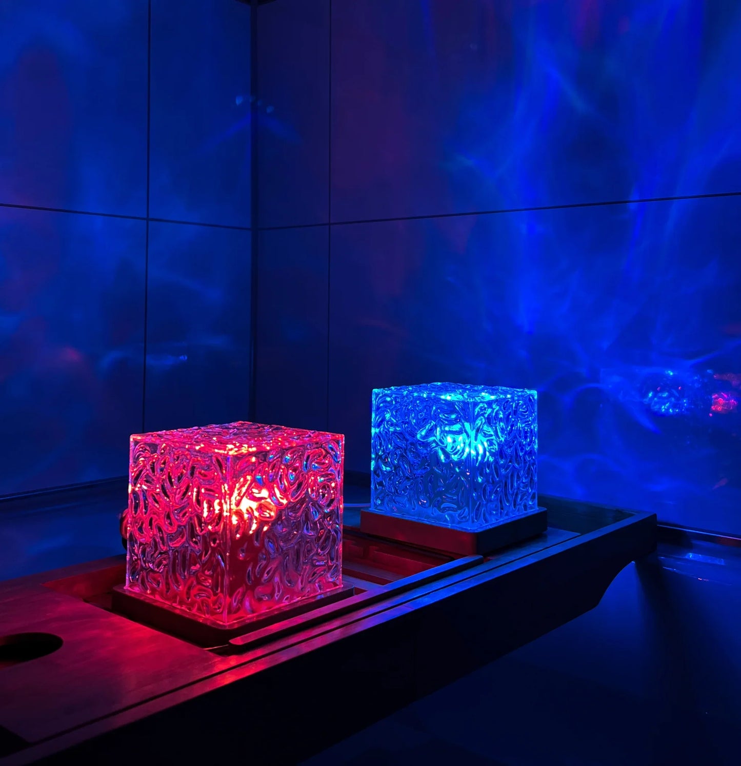 Lámpara de mesa LED con efecto de ondas de agua