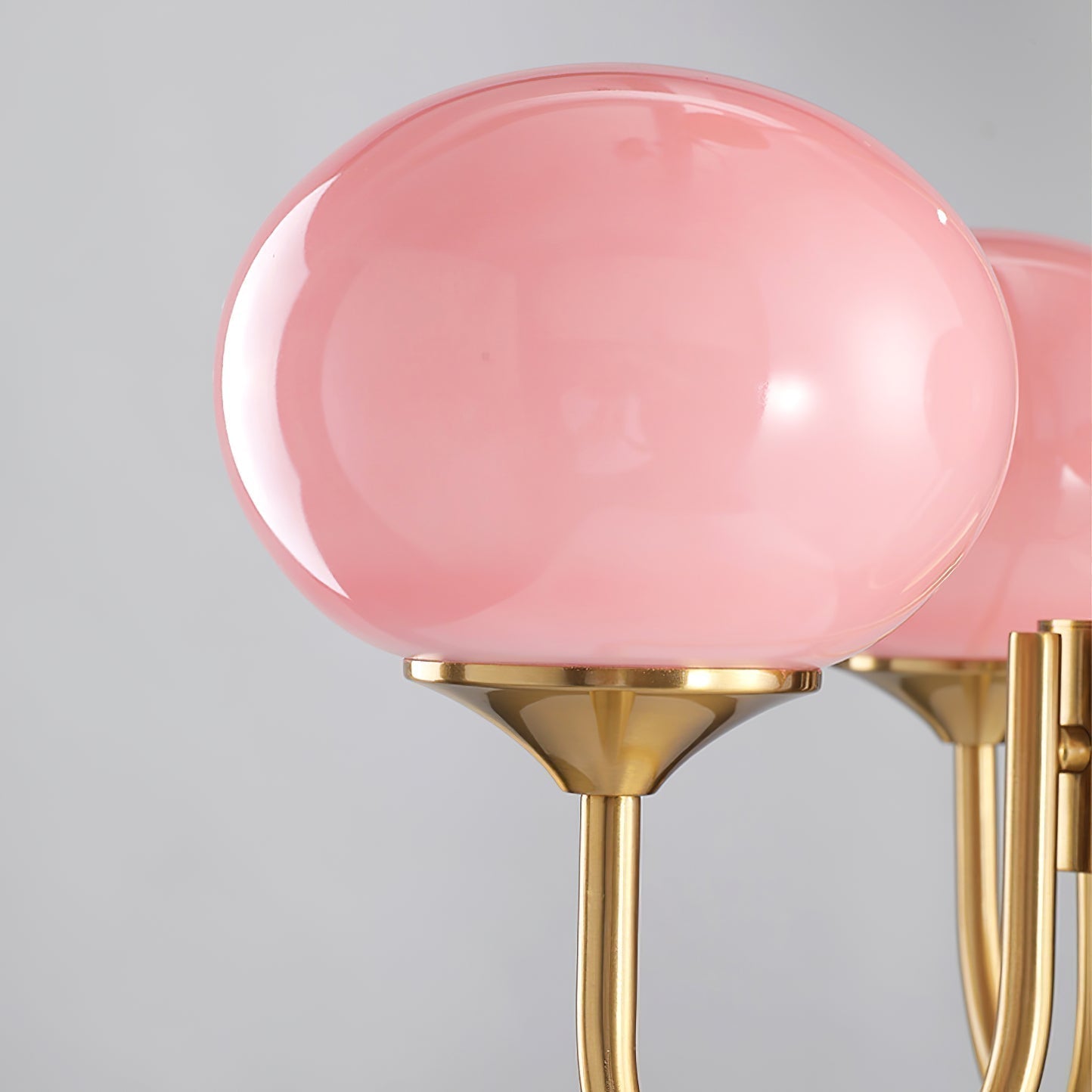Lámpara de techo con pantallas de globo de vidrio rosa
