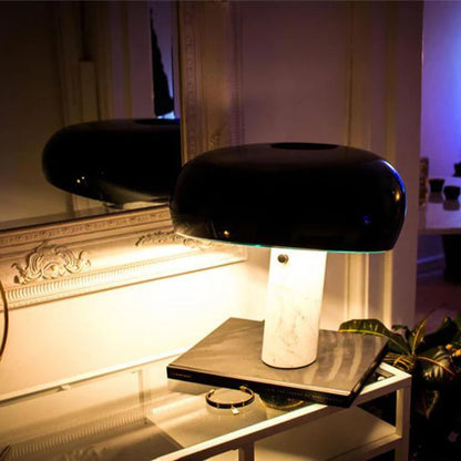 Lampe de table socle en marbre abat-jour en métal moderne