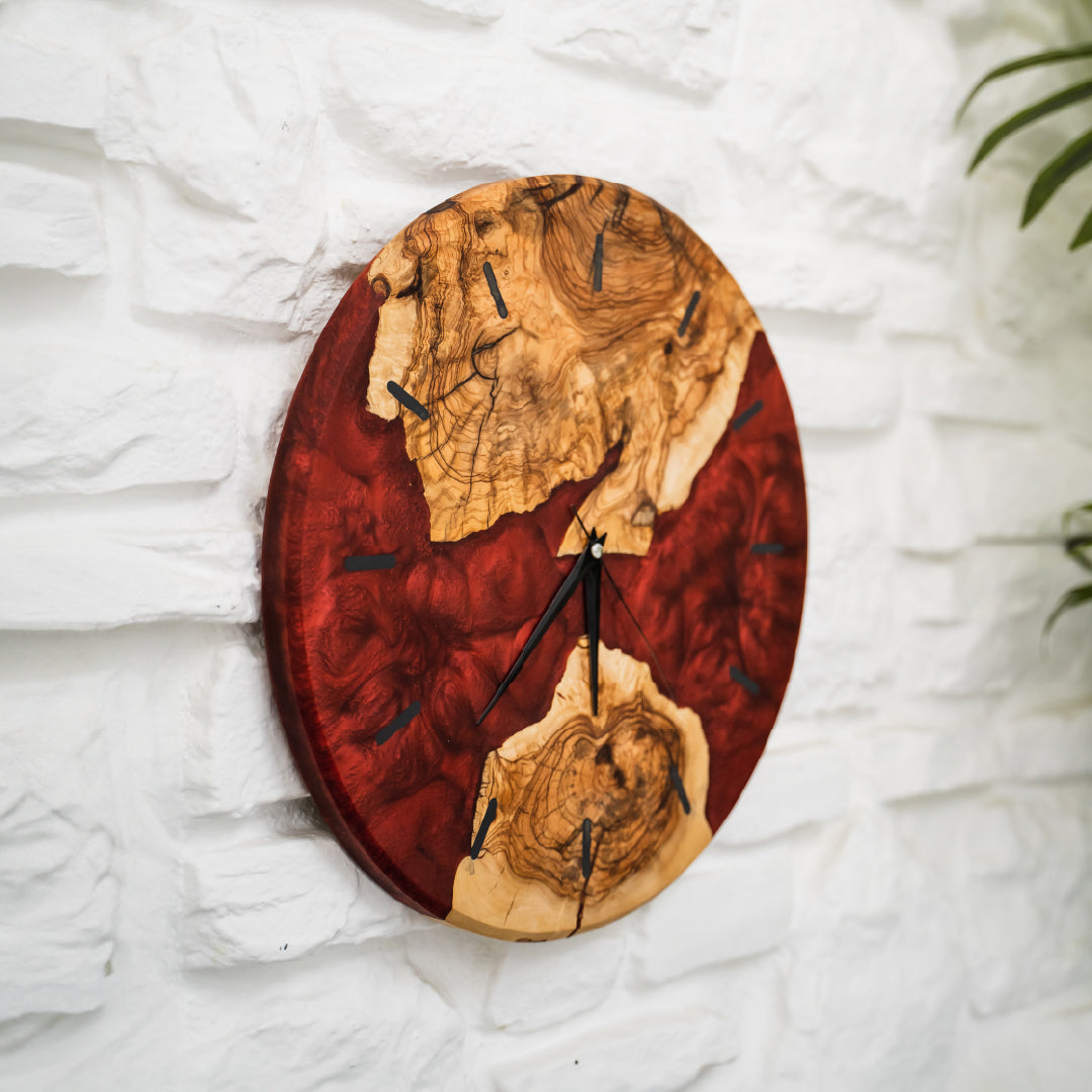 Rustykalny drewniany zegar ścienny z żywicy