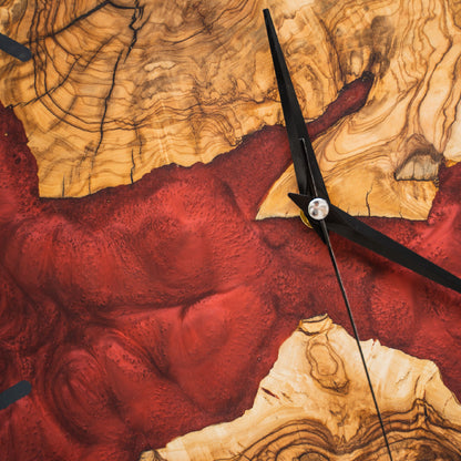 Rustykalny drewniany zegar ścienny z żywicy