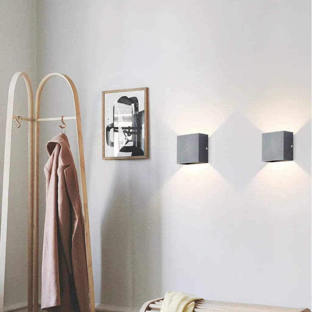 Applique moderna in alluminio nero a LED