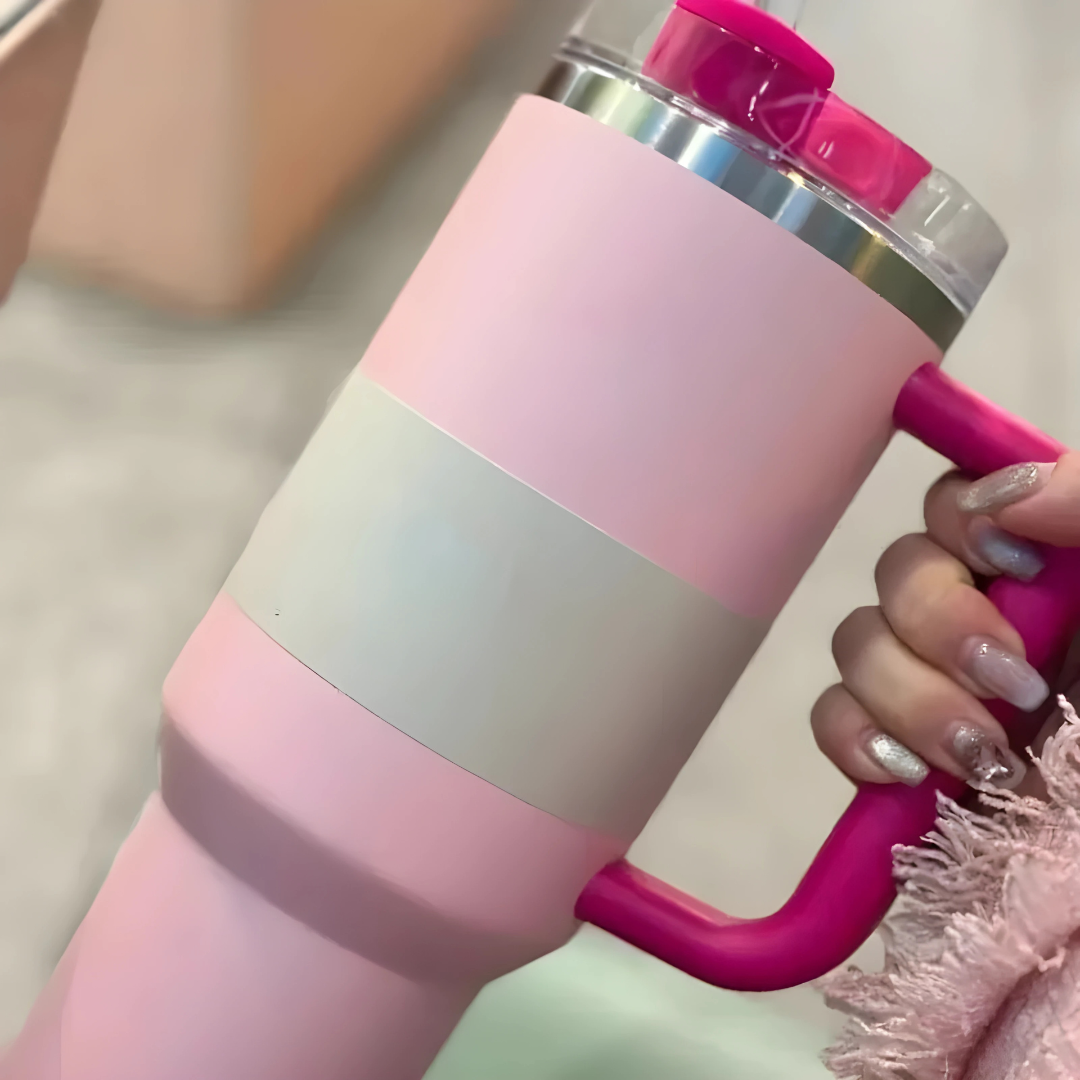 Mug de voyage en acier inoxydable isolé