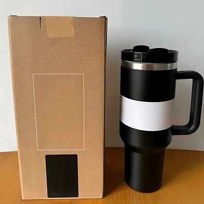 Mug de voyage en acier inoxydable isolé