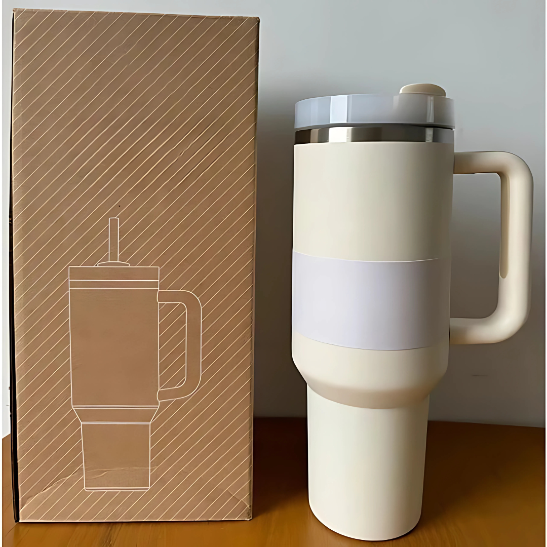 Mug de voyage en acier inoxydable isolé