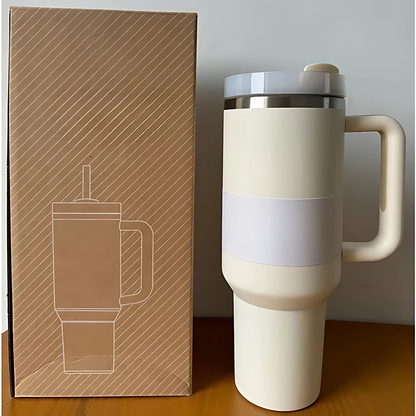 Mug de voyage en acier inoxydable isolé