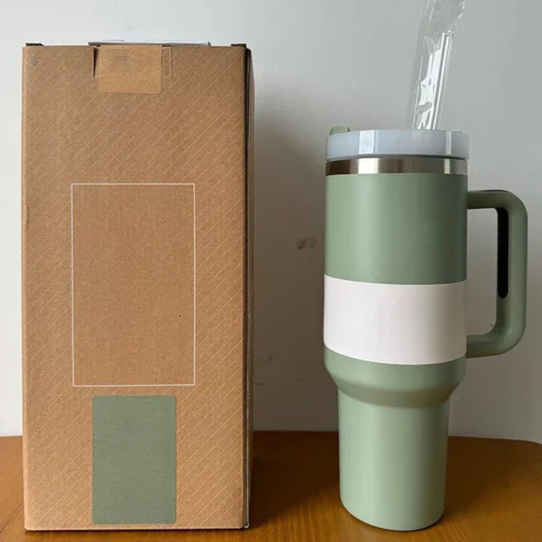 Mug de voyage en acier inoxydable isolé