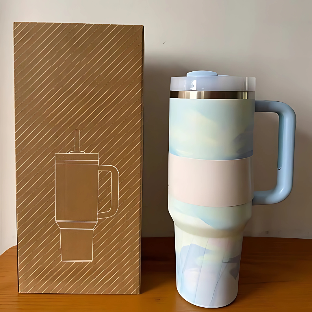 Mug de voyage en acier inoxydable isolé