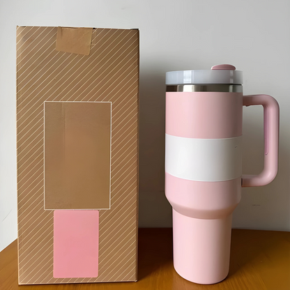 Mug de voyage en acier inoxydable isolé