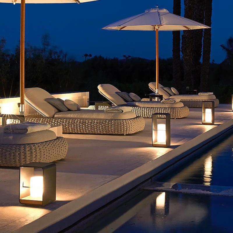 Zewnętrzna solarna latarnia ogrodowa z lampą LED