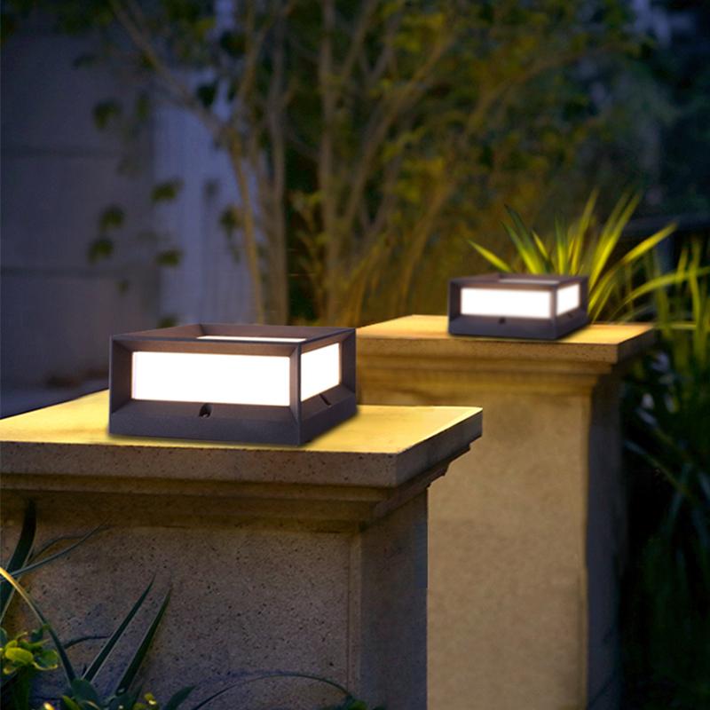 Farola LED solar para jardín de aluminio negro