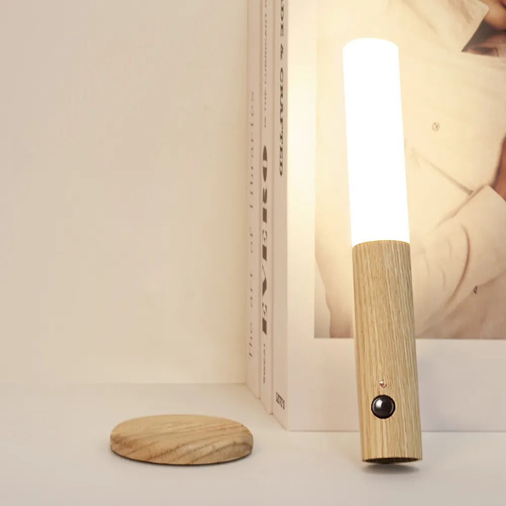 Lampada da parete in legno ricaricabile con sensore di movimento