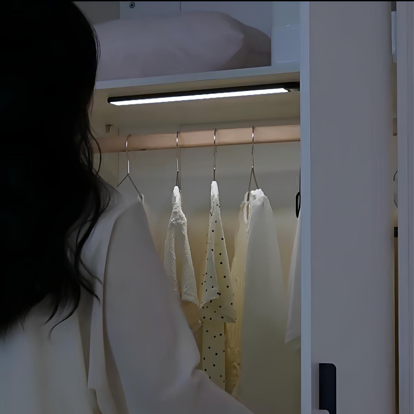 Lumière d'armoire LED à capteur de mouvement