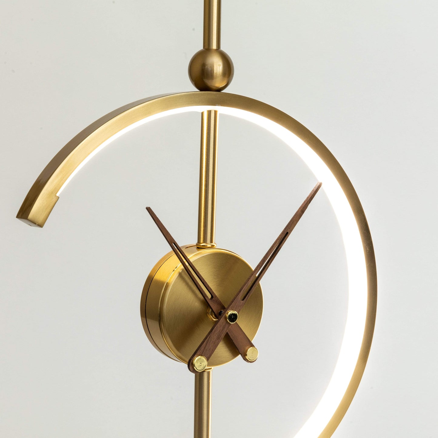 Lámpara de escritorio LED Reloj Carga inalámbrica Madera