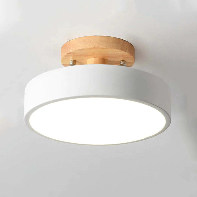 Lampa sufitowa z drewnianą ramą, natynkowa