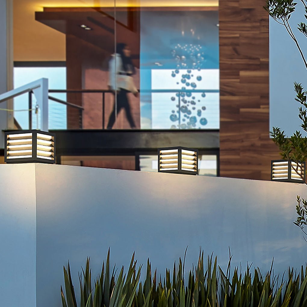 Zewnętrzna lampa ogrodowa na słup z solarną diodą LED