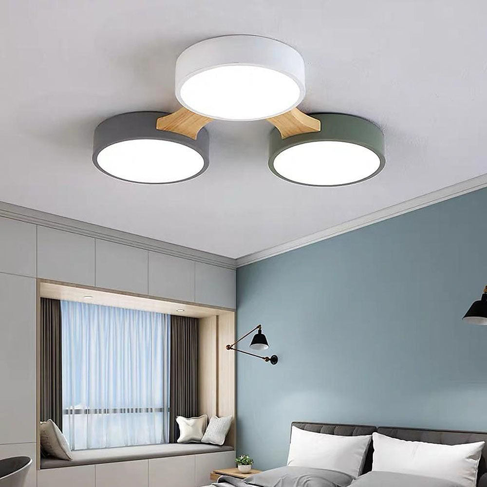 Sleek Modern LED Ceiling Light for Bedrooms - Stylish Illumination Fixture for Contemporary Home Decor and Ambient Lighting