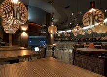 Suspension de plafond en bois finition naturelle