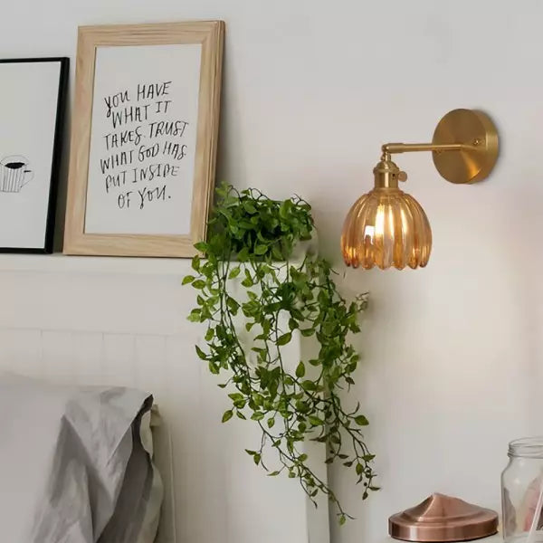 Aplique de pared vintage de cristal y latón