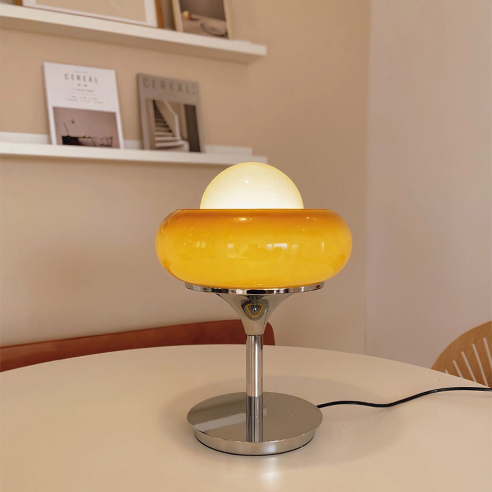 retro-glass-table-lamp-in-brig-1-excpqn