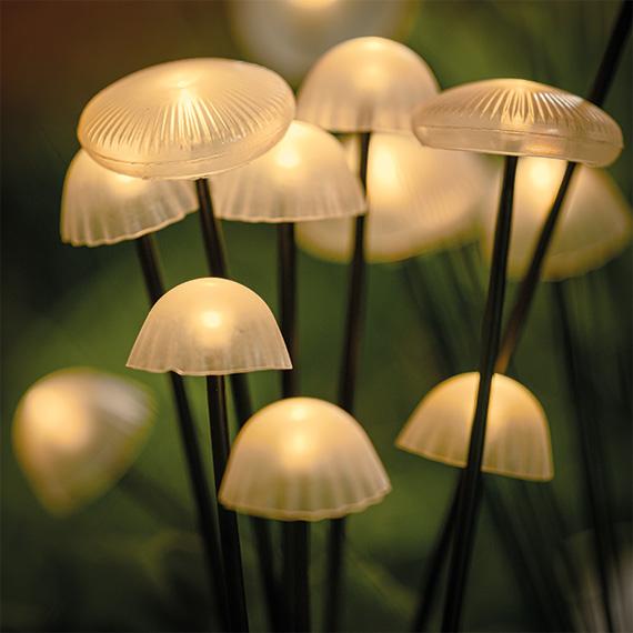 Luces solares para caminos de hongos en el jardín