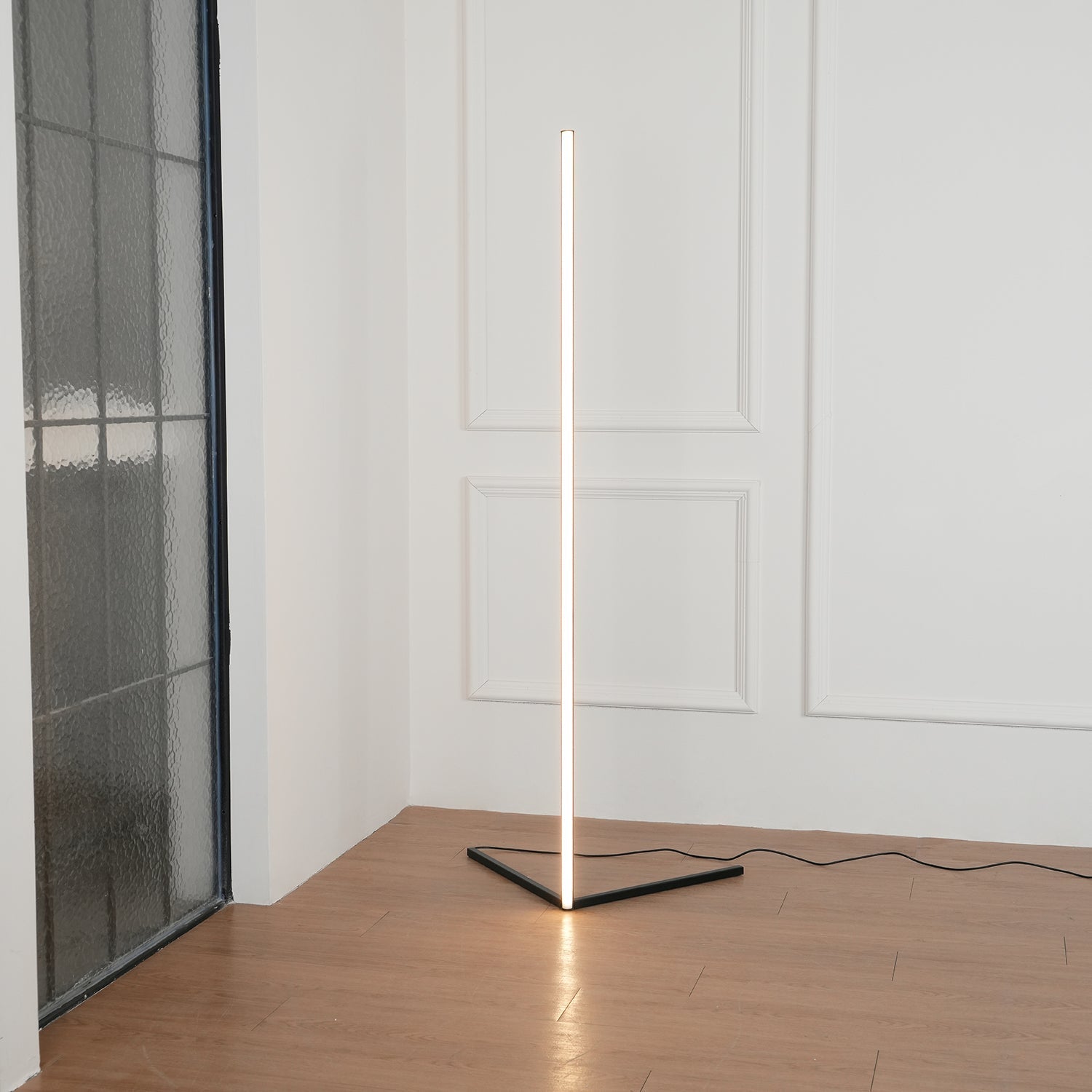 sleek-adjustable-led-floor-lam-11-qm8y7r