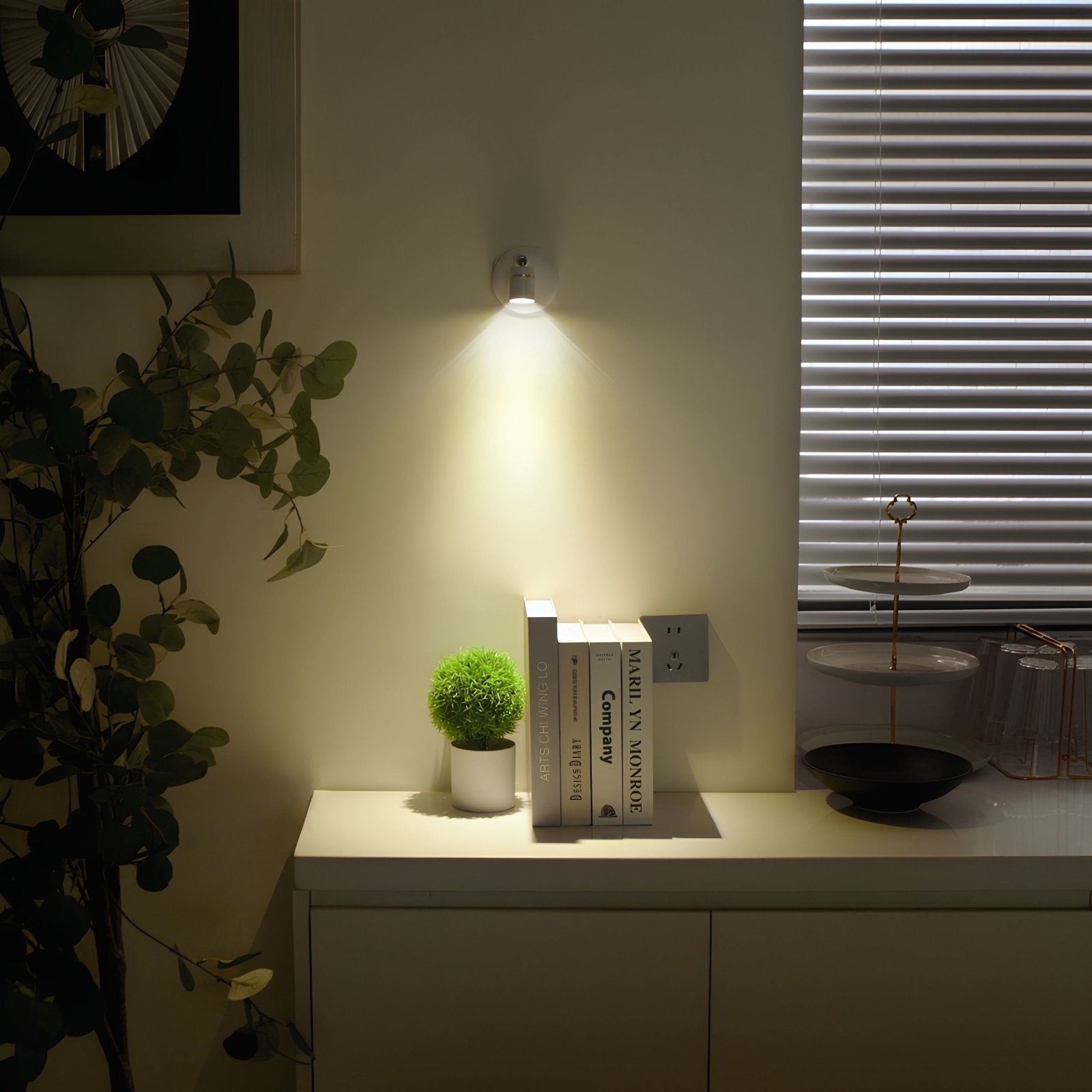 LED-Strahler verstellbar wandmontiert