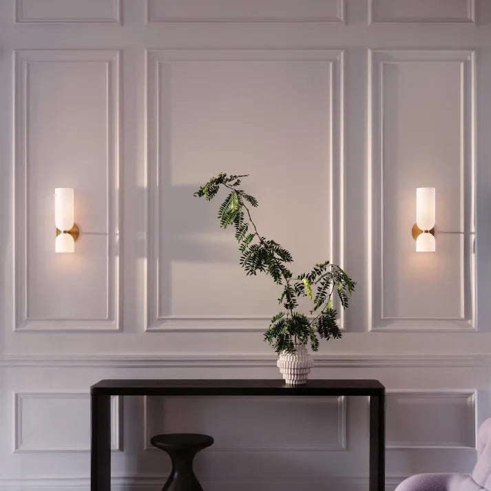 Applique moderna in vetro e ottone