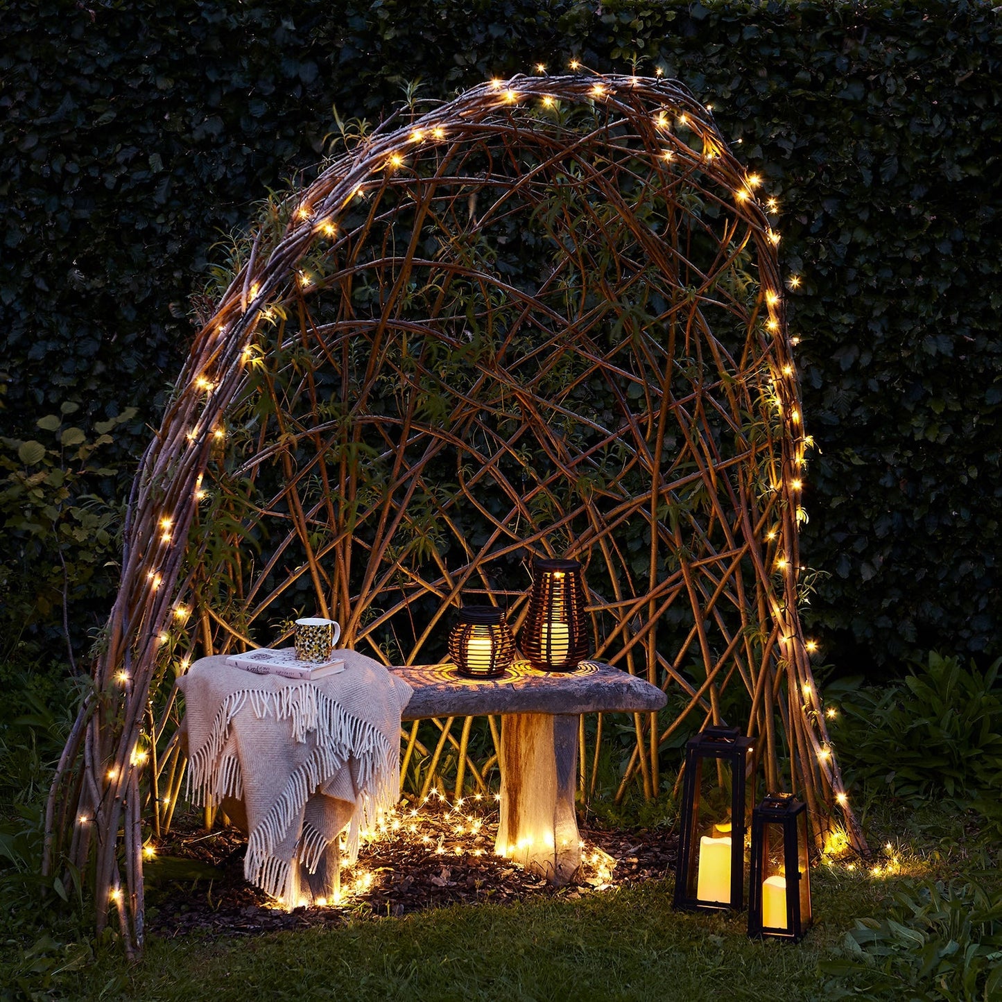 LL100YW_LED-Outdoor-Battery-Fairy-Lights-Green-Cable-Garden-Bench_P5.jpg