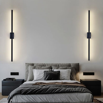 Apliques de pared LED de hierro largos, minimalistas e industriales, para una decoración contemporánea y una iluminación elegante.
